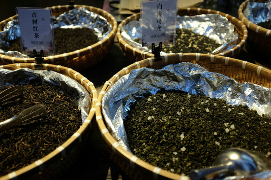 Baskets of loose leaf tea for sale